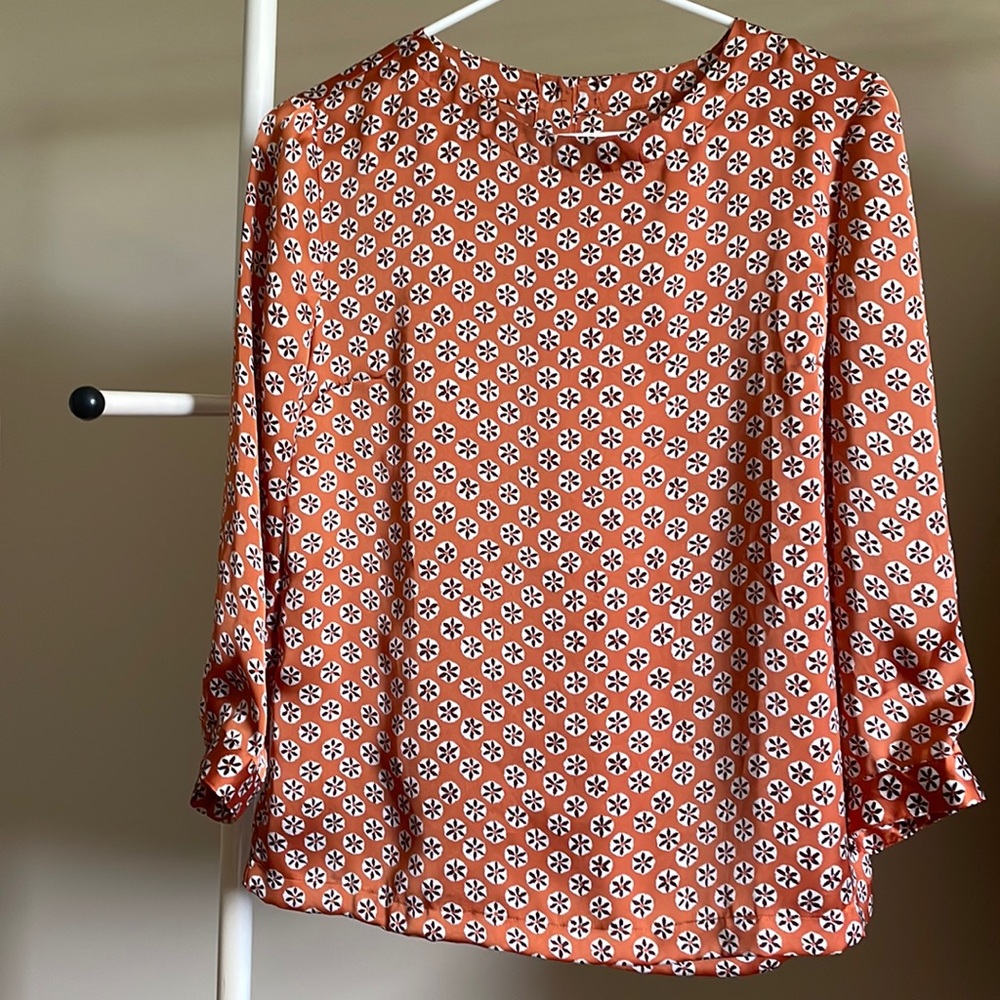Cute top with buttons on the back with satin finish.